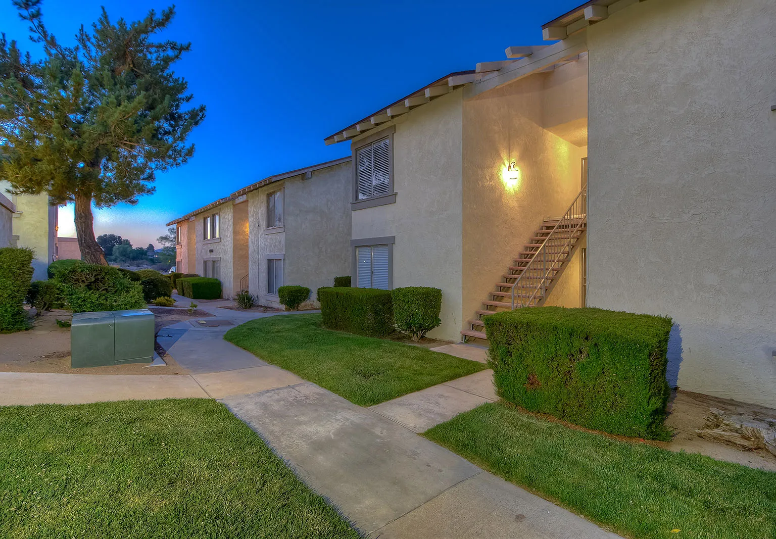 FAIRWAY MANOR — Photo 4