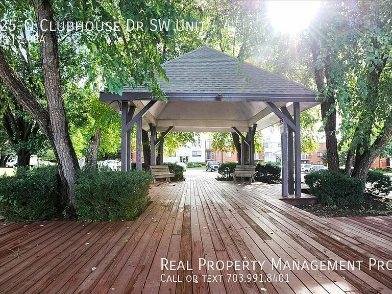 125O Clubhouse Dr SW #4 — Photo 23