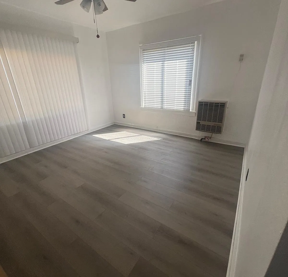 2 bed, 900 sqft, $2,200 — Photo 3