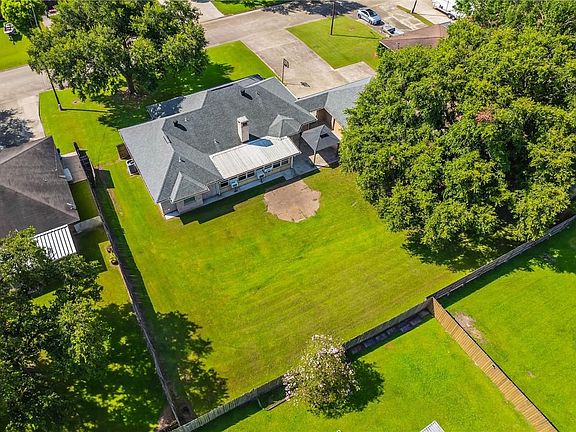 4th image of 128 Laura Dr