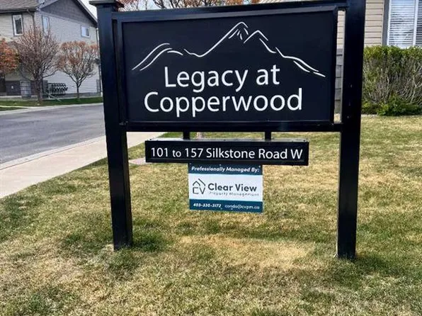153 Silkstone Rd E #2, Lethbridge, AB T1J 3Y6