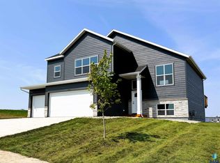 2609 S Copper Creek Ave, Sioux Falls, SD 57110