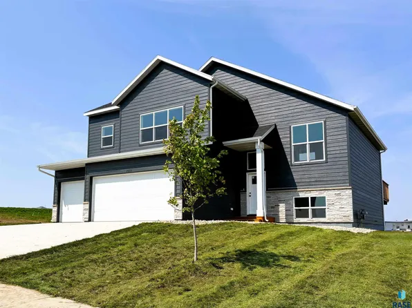 2609 S Copper Creek Ave, Sioux Falls, SD 57110