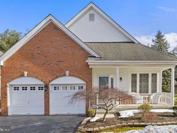 22 Hummingbird Dr, Hamilton, NJ 08690