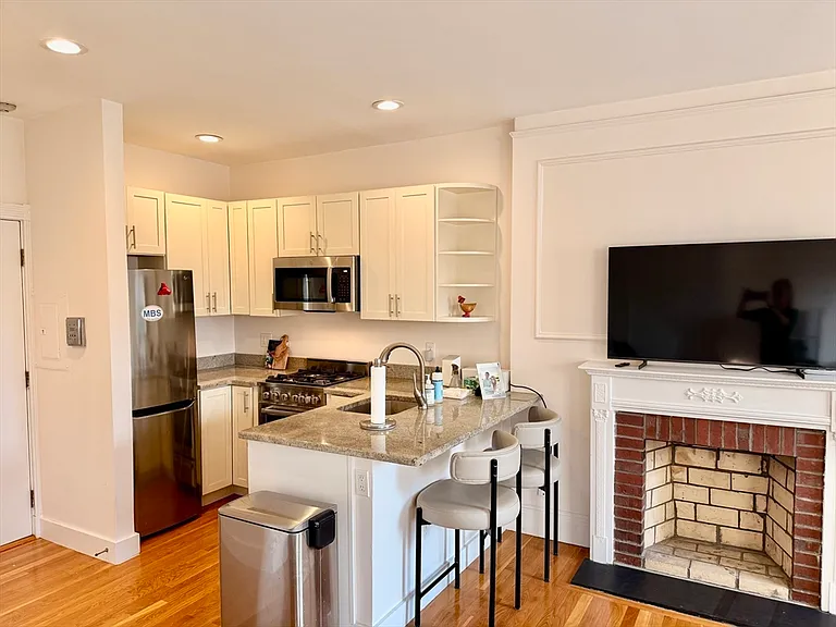 235 Beacon St #9 — Photo 6