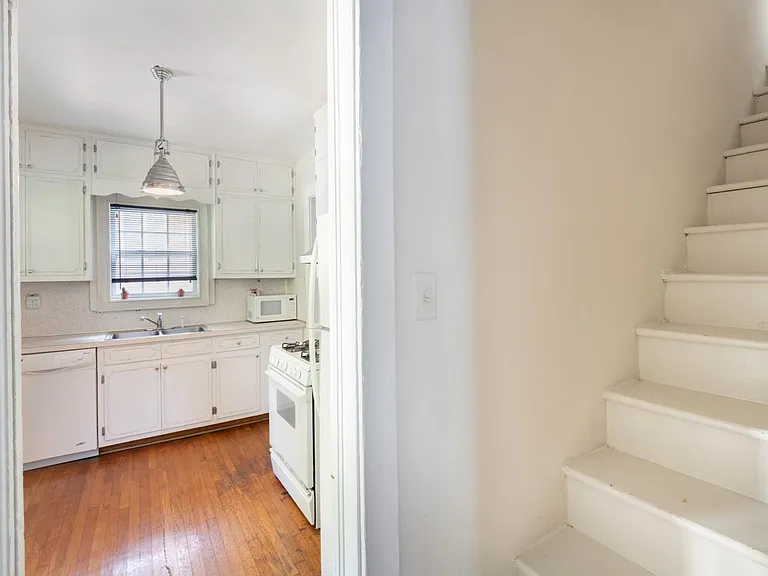 1189 Francis St NW — Photo 17