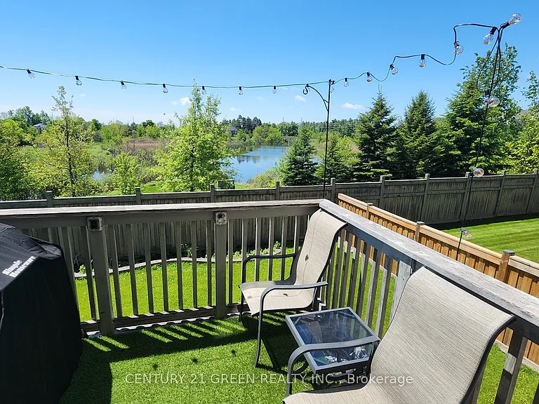 12 Royal West Dr — Photo 37