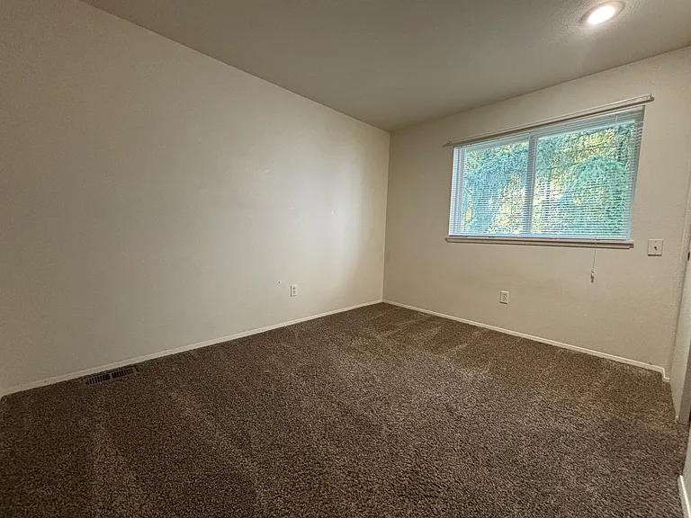1301 NW Slate Ln #104 — Photo 11