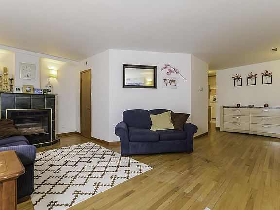 4th image of 1532 W Walton St APT 1