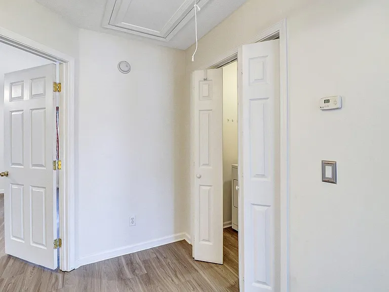 106 Silverton Rd — Photo 32