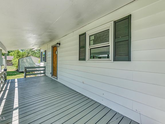 2nd image of 1902 Omaha Ln