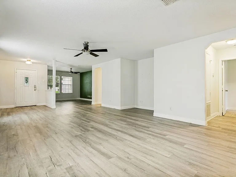 16302 Amberly Ct — Photo 8