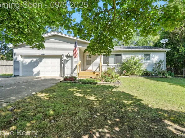 1133 E Schumacher St, Burton, MI 48529