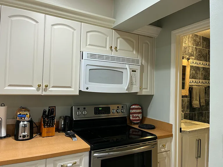 915 Riverwood Ln — Photo 6