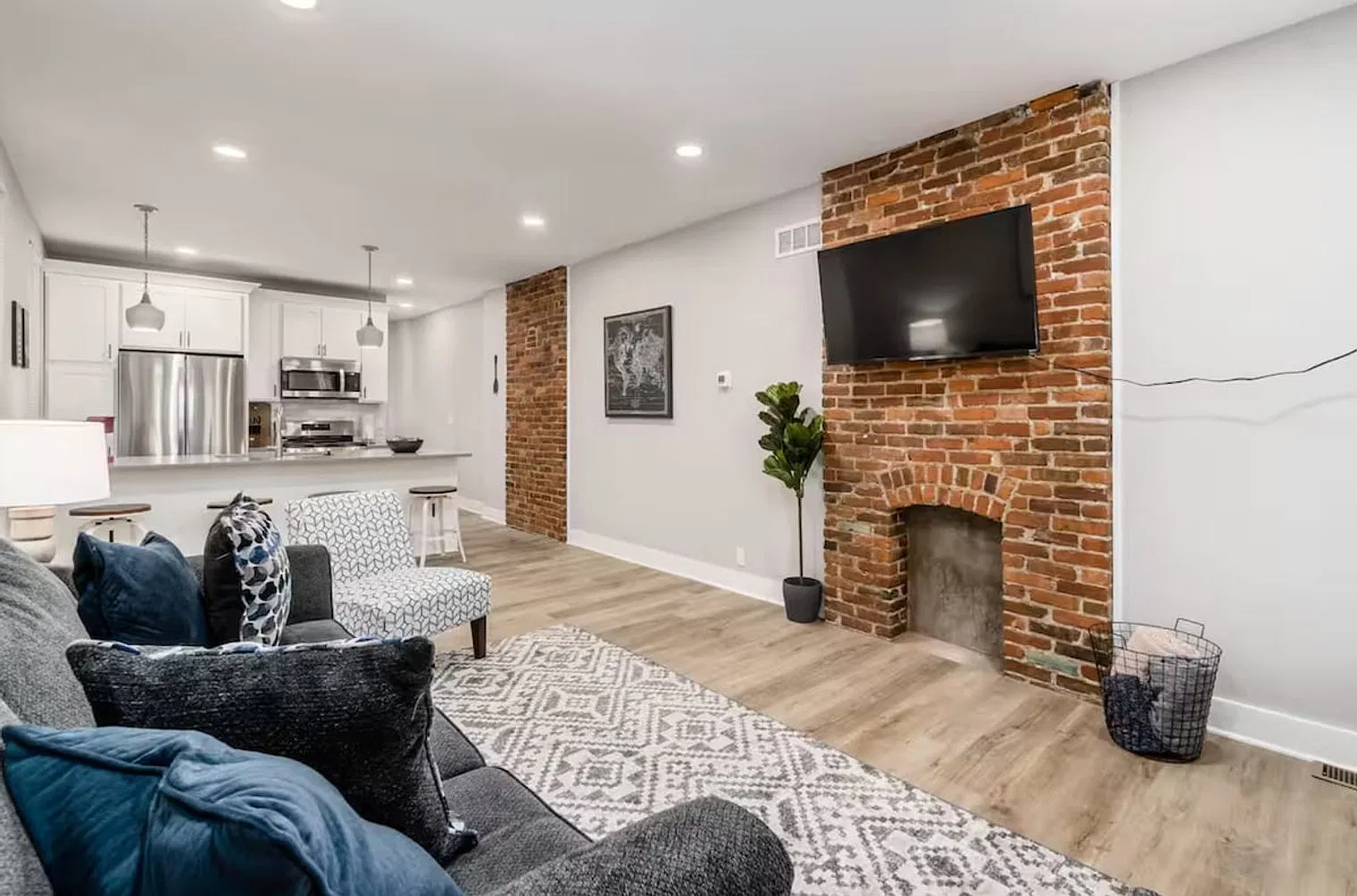 3 bed, 2.0 bath, $5,674 — Photo 1