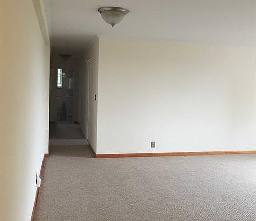 5th image of 2345 Linwood Ave APT 5C