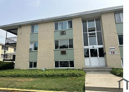 18 Nelson Dr #1F — Photo 2