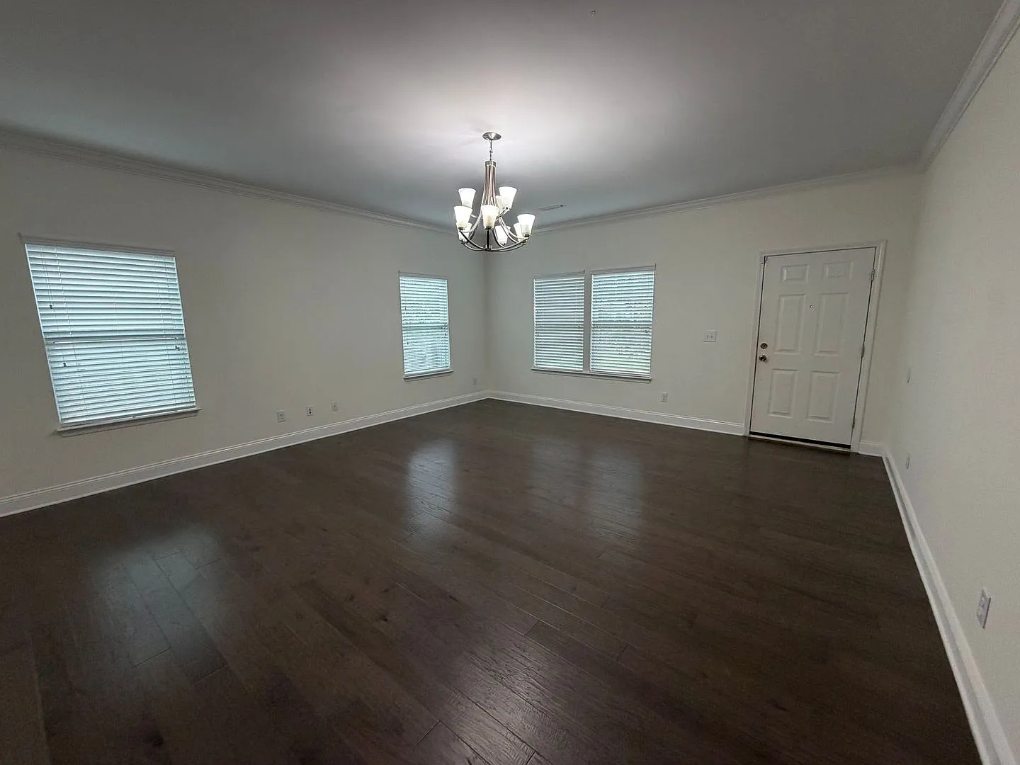 Spacious 3 Bedroom Home with Loft, Screened Deck & Fenced Yard — Photo 2