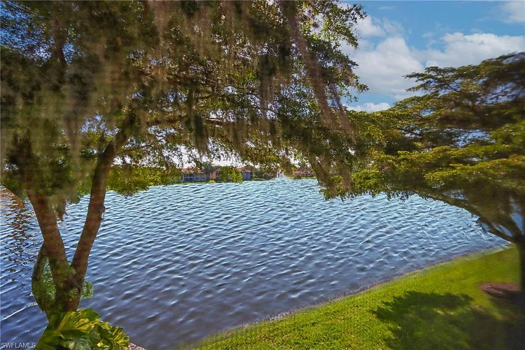 3 bed, 2.0 bath, 1382 sqft, $4,250 — Photo 2