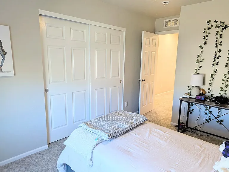 387 Courtfield Way — Photo 5