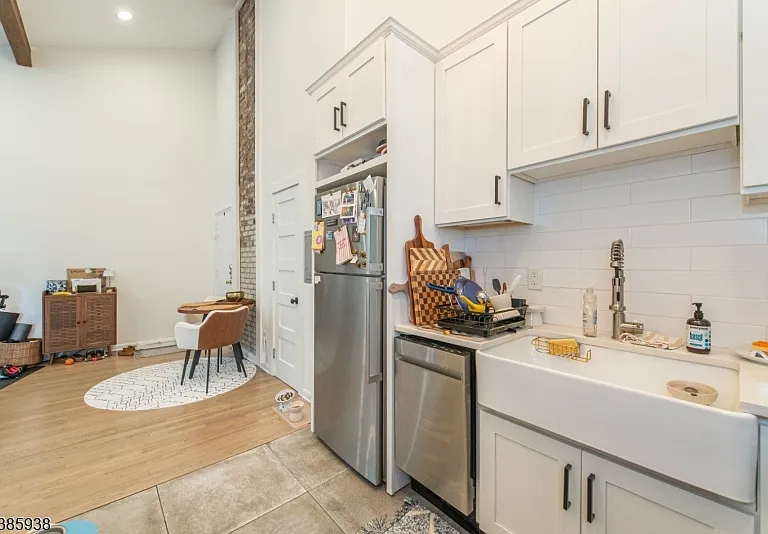 378 Claremont Ave #8 — Photo 4