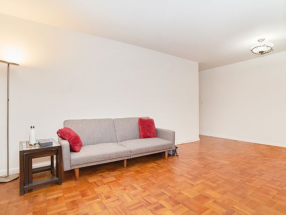 3rd image of 321 E 48th St APT 3J