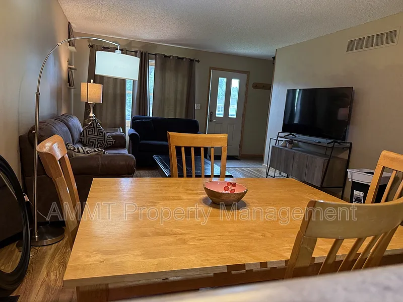 2 bed, 1.5 bath, $2,100 — Photo 2