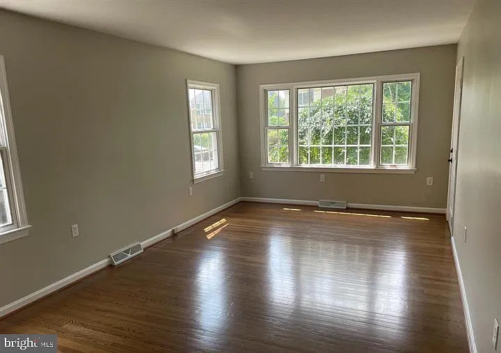 3 bed, 1544 sqft, $2,100 — Photo 2
