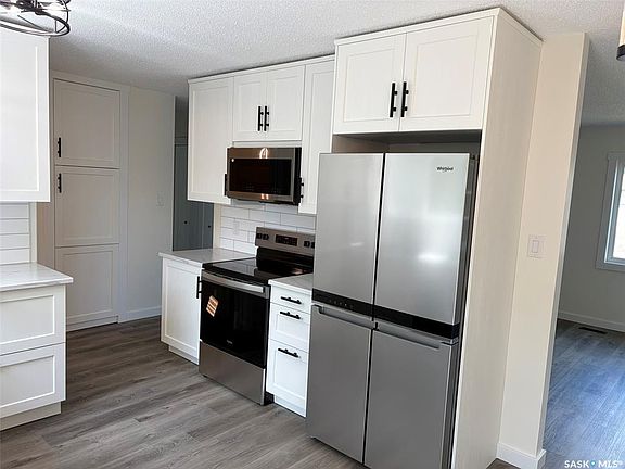 3rd image of 565 32nd STREET W