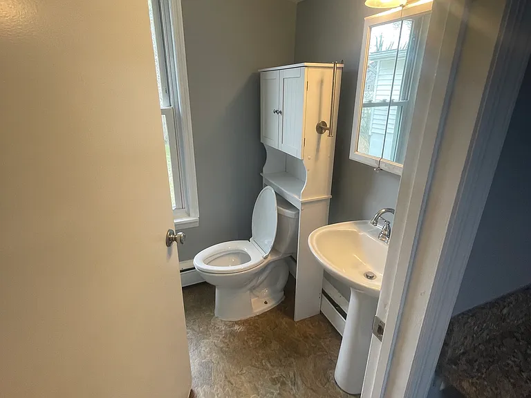 1033 Montgomery Ave — Photo 8
