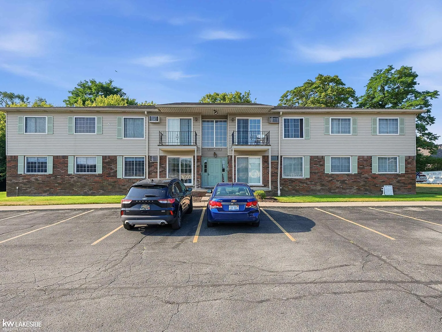 2 bed, 1.0 bath, 938 sqft, $1,550 — Photo 2