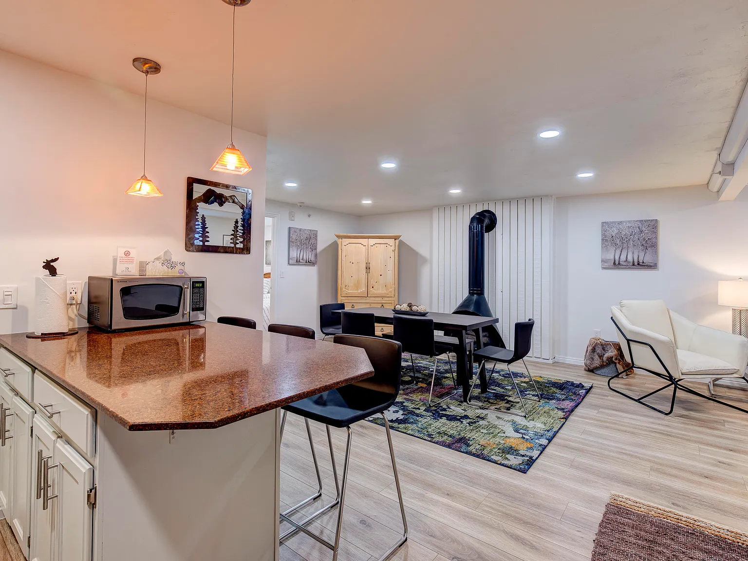 2 bed, 825 sqft, $2,400 — Photo 3