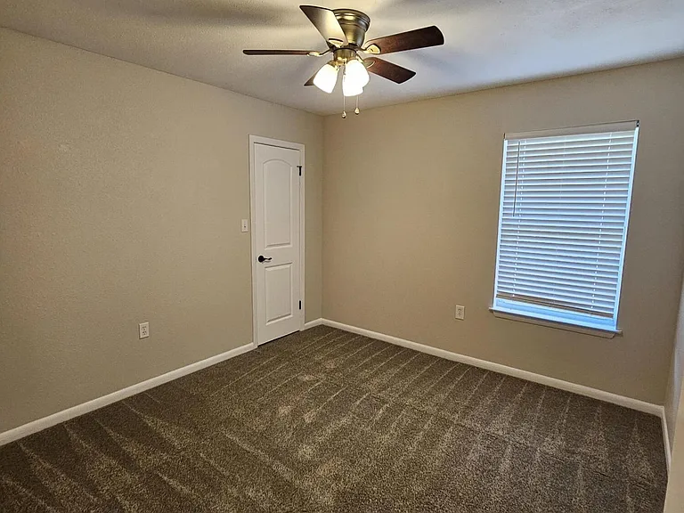 2219 Calle De Cantabria — Photo 19