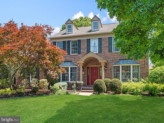 2nd image of 1424 Ridgewood Ln
