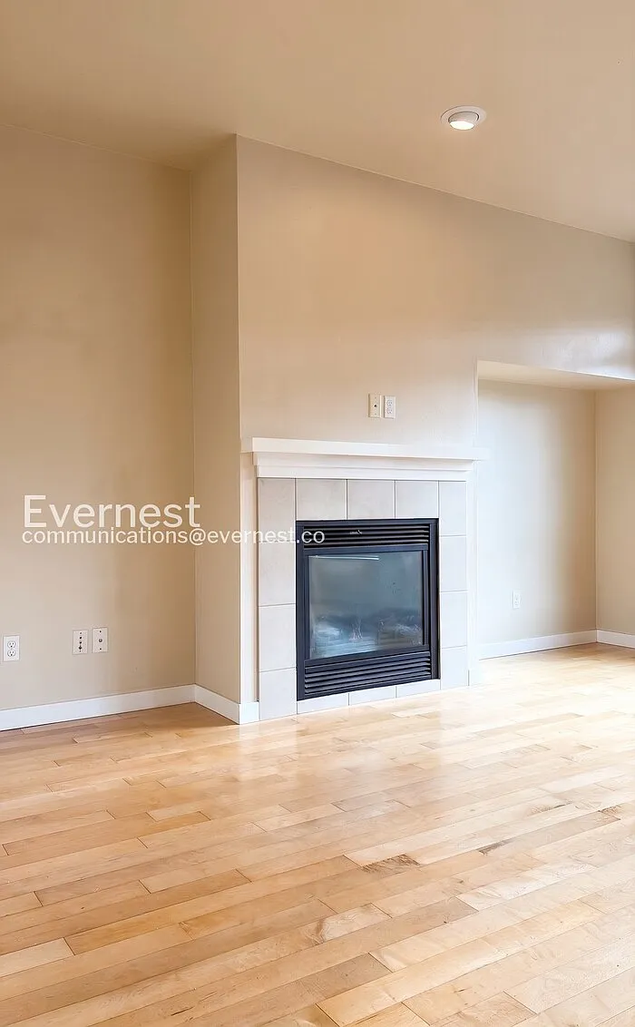 3 bed, 2.5 bath, 1915 sqft, $3,450 — Photo 4
