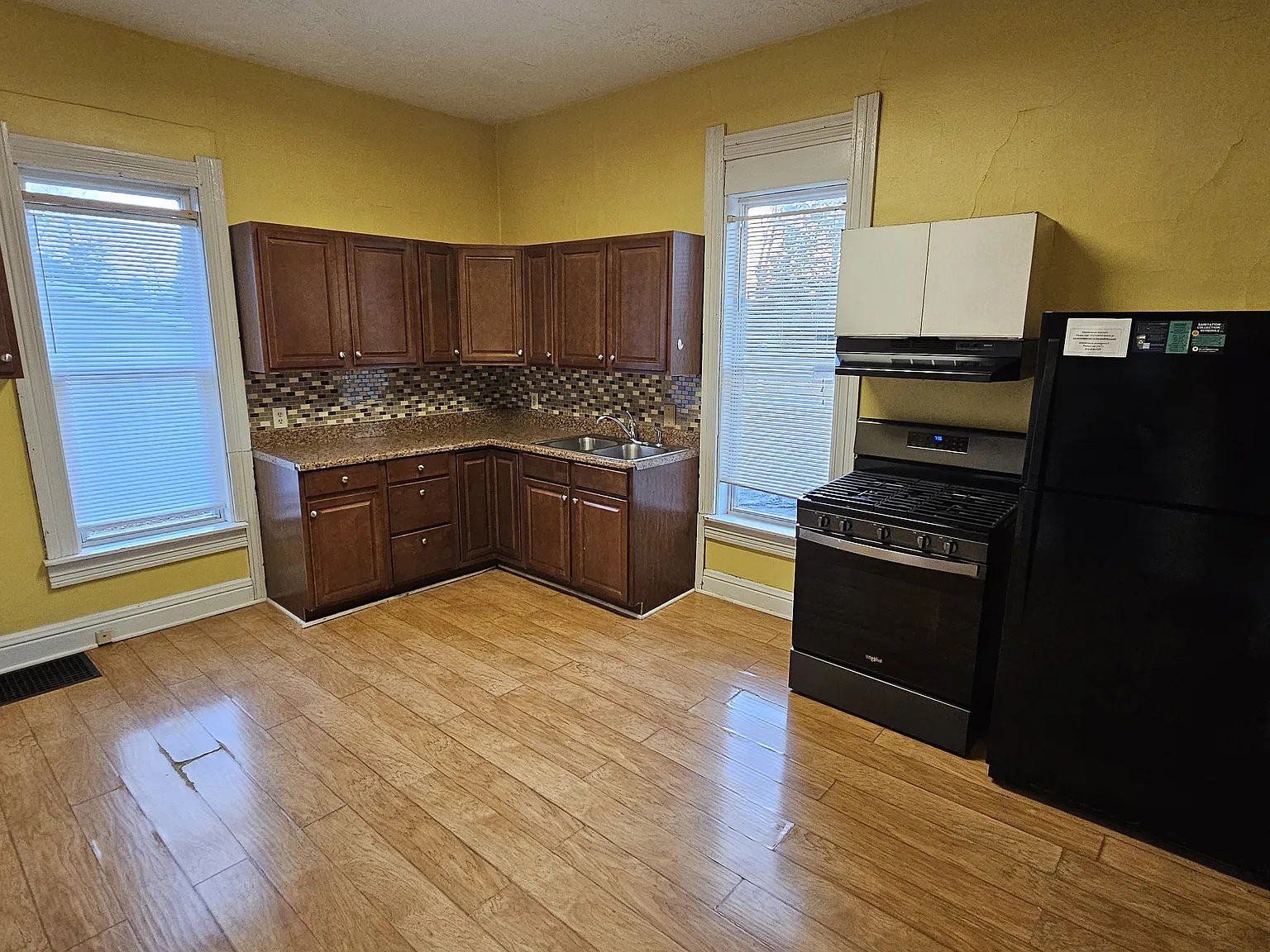 4 bed, $2,960 — Photo 2