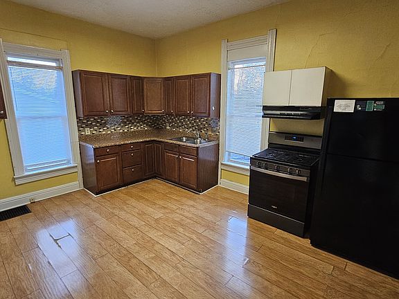 2nd image of 614 S Lincoln St #2