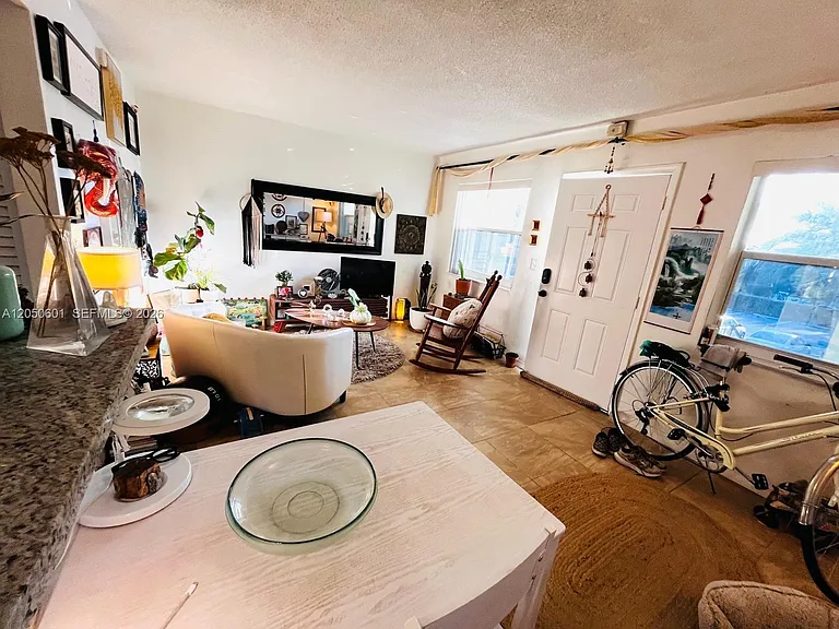 520 NE 38th St #15 — Photo 14