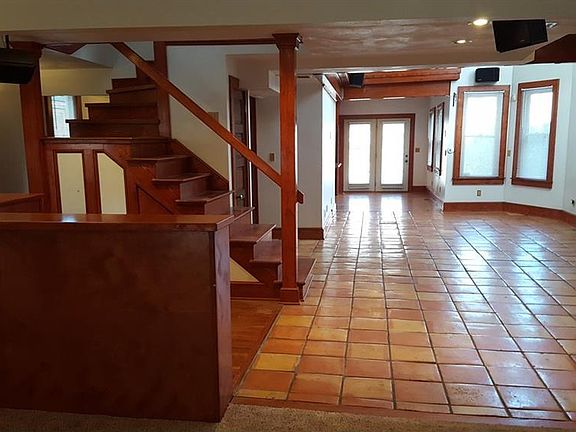 4th image of 3928 Bridge Ave