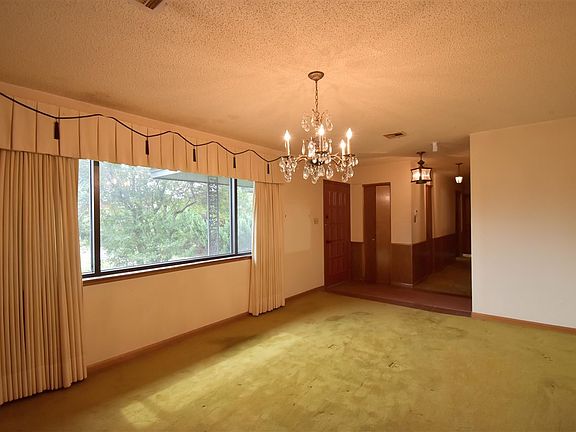 5th image of 702 NW 40th St
