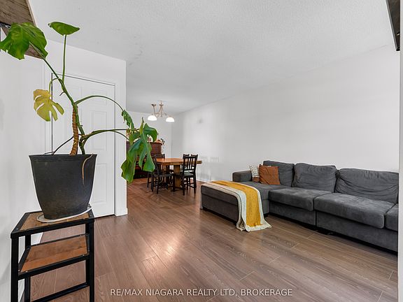 3rd image of 7 Hillcrest Rd