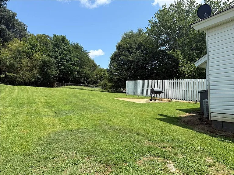 28 Quarry St — Photo 7