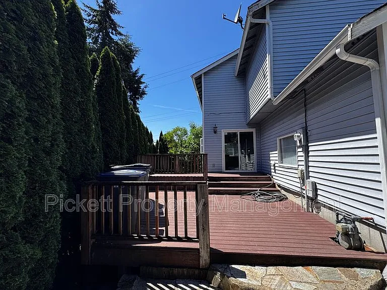 600 NE Flagstone Ln — Photo 20