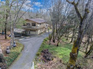 323 Roan Dr, Grants Pass, OR 97526