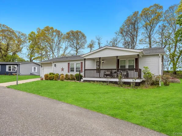 1407 Middle #45, Calverton, NY 11933
