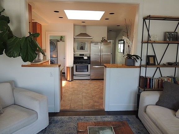 5th image of 908 Victoria Ave