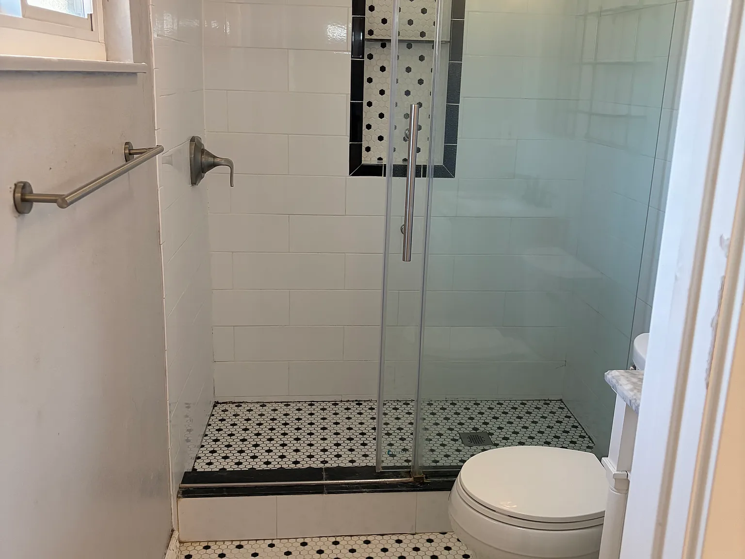 4 bed, 1500 sqft, $4,100 — Photo 2
