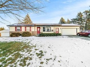 7242 Walnut Ave, Jenison, MI 49428