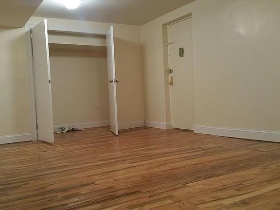 3rd image of 398 E 18th St #Basmt