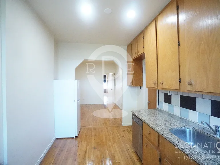 72 Nelson St #2R — Photo 7